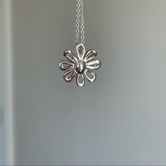 SOLD💗Tiffany & Co.💗 Necklace DaisyNecklace - Picture 4 of 7